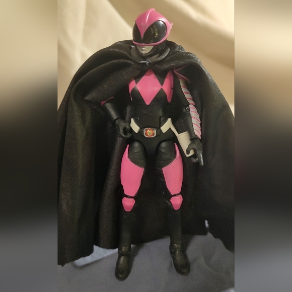 4 Power Ranger Action Figures - Picture 3 of 6